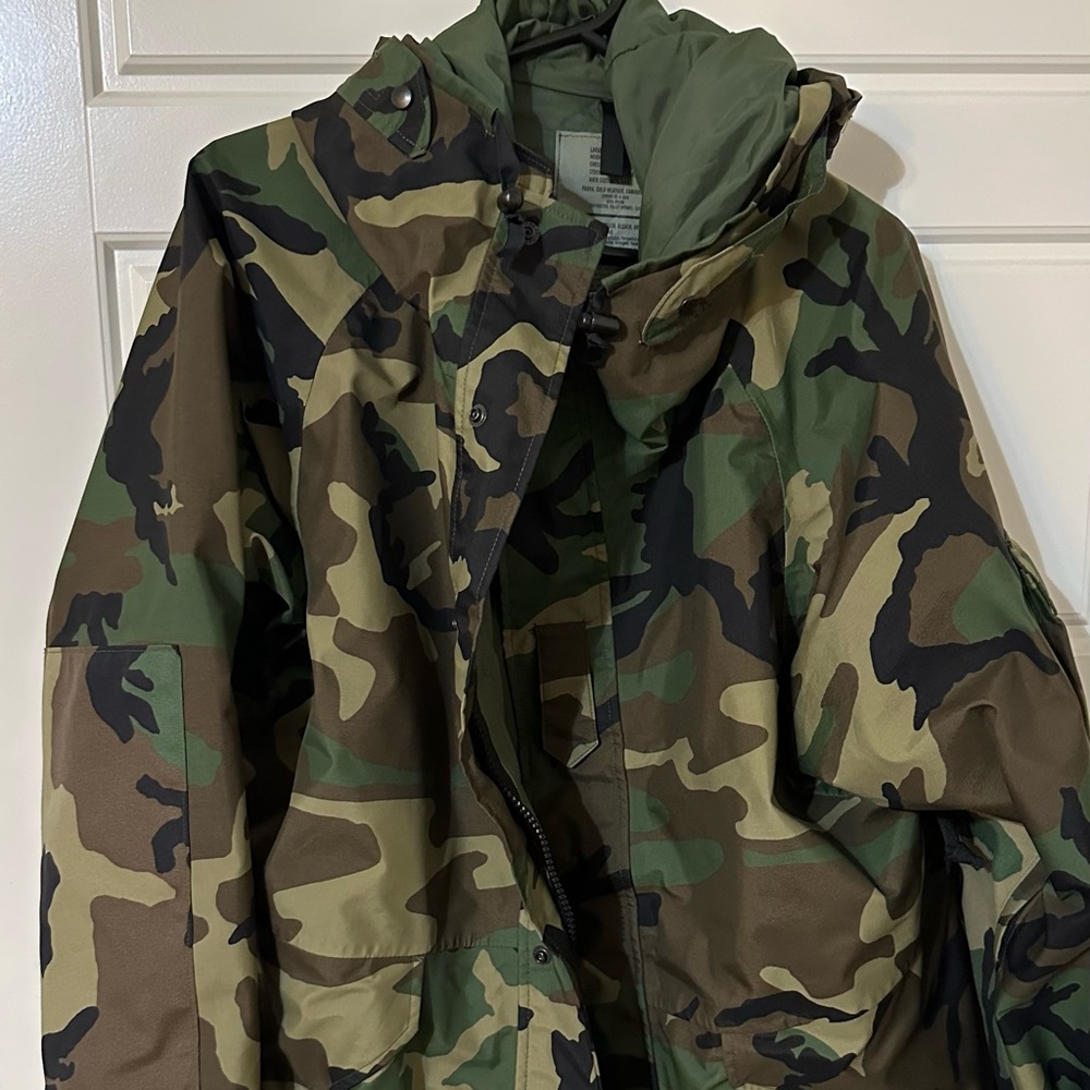 Camouflage Valley Apparel Parka Large